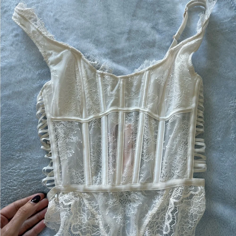 Victoria's Secret Cream Lace Chemise - Picture 3 of 12